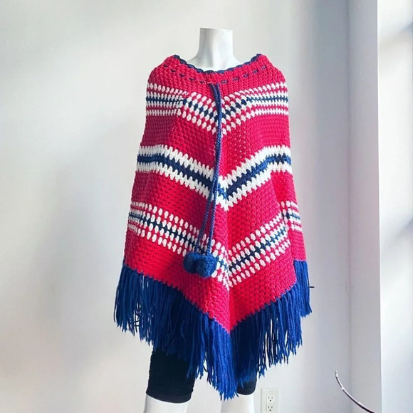 Vintage  Chunky Crochet Knit Red White And Blue Triangular Fringe Trim Poncho OS - Picture 1 of 4